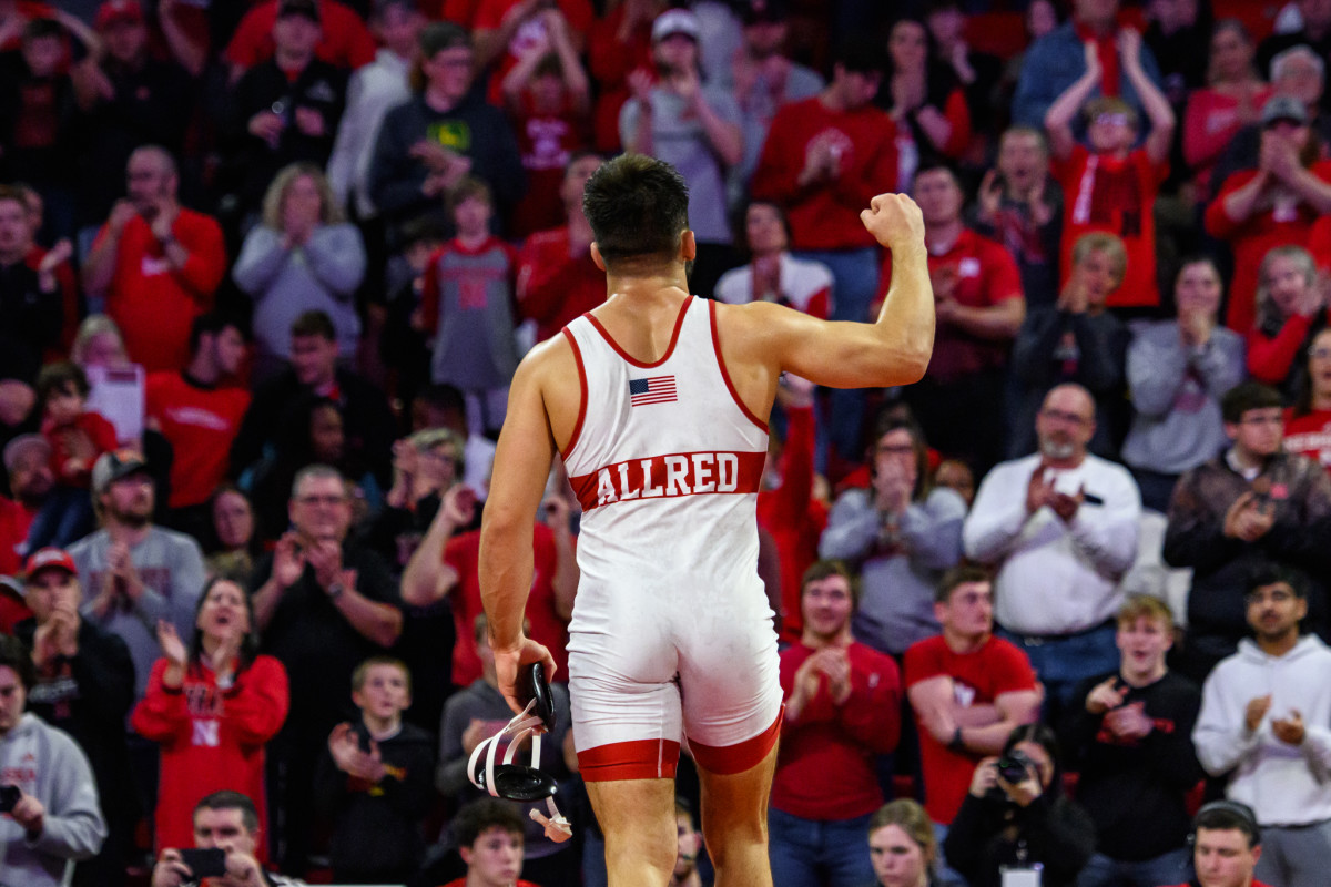 14_Silas Allred_WRESvsMichigan0209